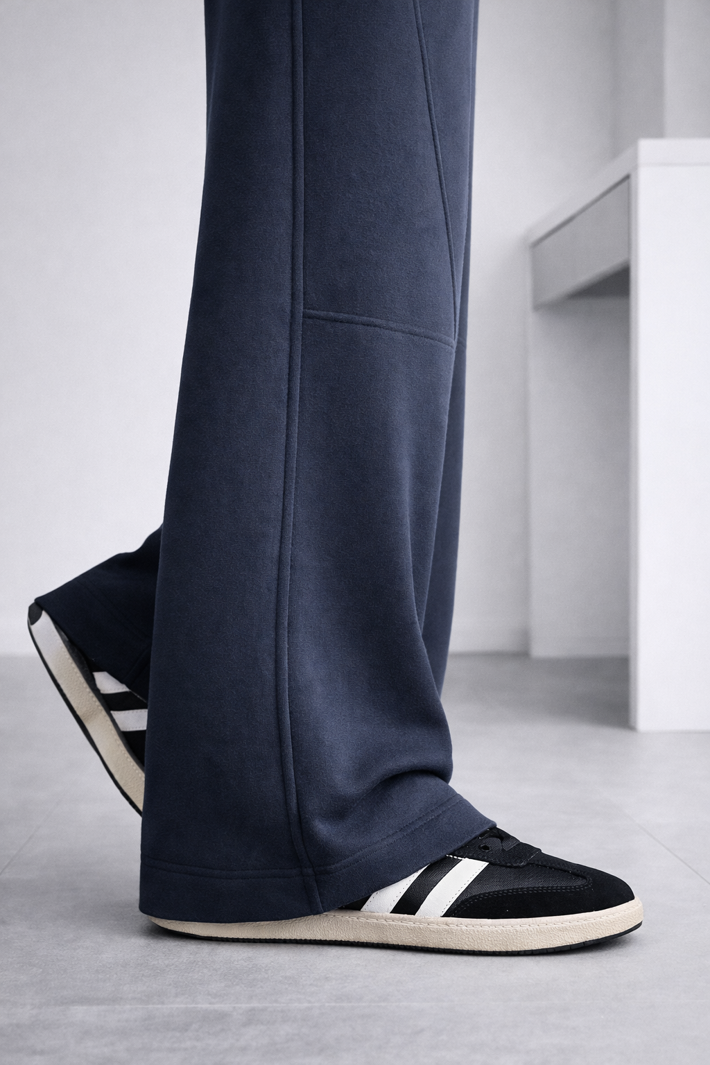 Relaxed Fit Wide-Leg Sweatpants